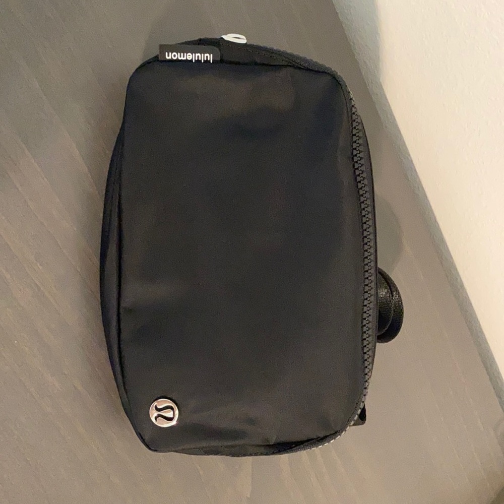 NWT Lululemon everywhere belt bag black